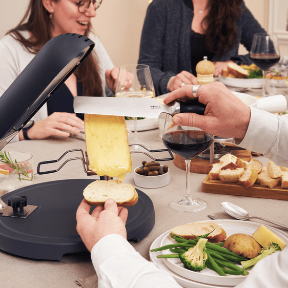 Raclette Quattro Zwart incl. UK plug